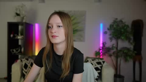 daisy_dash online show from January 7, 2025, 9:23 am