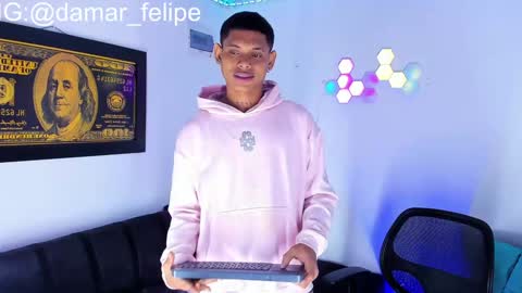 damar_felipe online show from November 12, 2024, 2:46 am