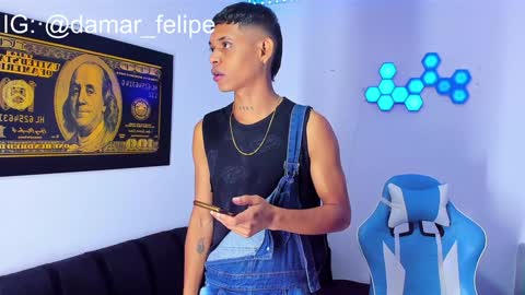 damar_felipe online show from December 18, 2024, 7:09 am