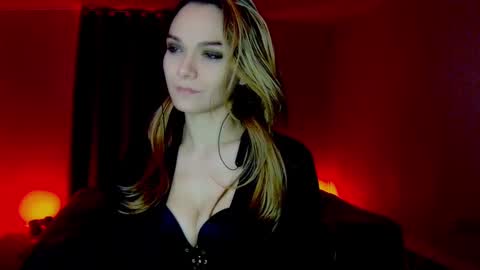 roseredgoddess online show from January 5, 2025, 3:08 am