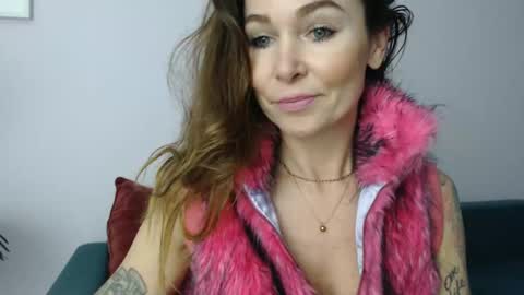 delilah_sweet online show from November 18, 2024, 4:15 pm