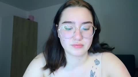 diamondd_girl online show from December 16, 2024, 2:44 pm