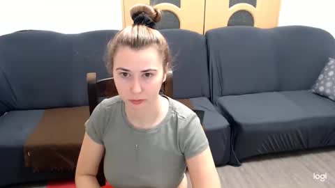 dianasmiey7 online show from November 18, 2024, 4:48 pm