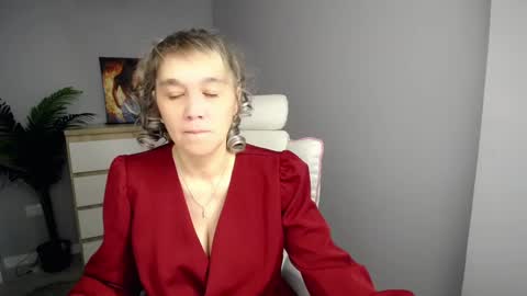 divine_lady_ online show from December 16, 2024, 1:04 am