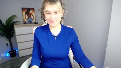 divine_lady_ online show from December 15, 2024, 1:20 am