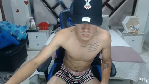 dominic_hot_04 online show from January 8, 2025, 4:32 pm