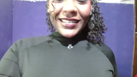 dulce_banks_ online show from November 11, 2024, 5:17 pm