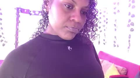 dulce_banks_ online show from December 31, 2024, 1:18 pm