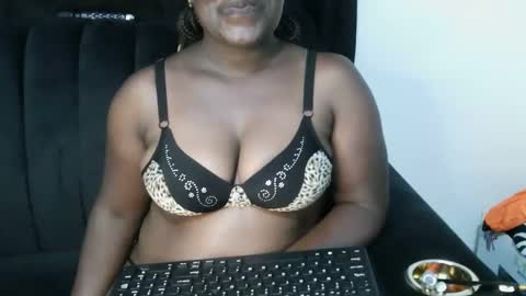 ebony_creemy online show from January 5, 2025, 7:33 pm