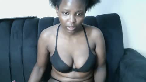 ebony_queennn online show from February 19, 2025, 11:43 pm