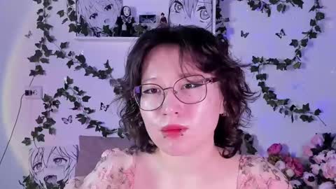 eileenwee online show from November 15, 2024, 12:49 pm