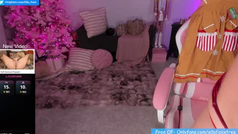 ella_foxx online show from December 6, 2024, 2:35 am