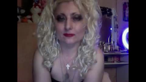 ellinhotgirl online show from December 13, 2024, 6:21 pm