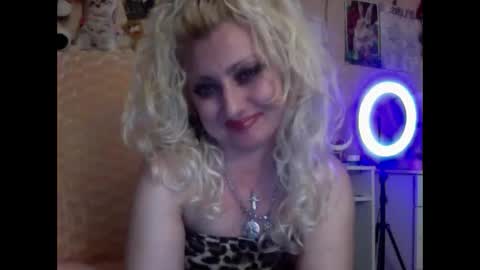 ellinhotgirl online show from November 29, 2024, 9:59 pm