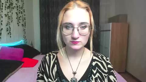 elsa_hot_here online show from December 23, 2024, 2:47 am