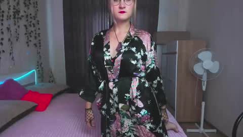 elsa_hot_here online show from December 8, 2024, 6:22 am