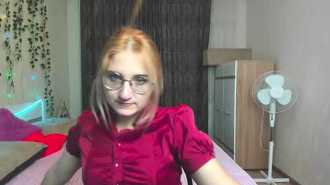 elsa_hot_here online show from December 12, 2024, 2:52 am