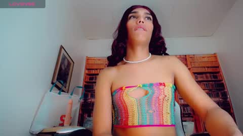 emeli_roushot online show from December 19, 2024, 11:29 am