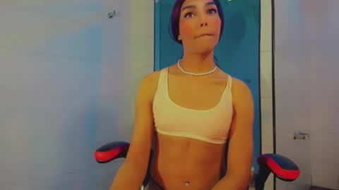 emeli_roushot online show from January 20, 2025, 11:25 am