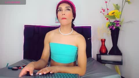 emeli_roushot online show from January 16, 2025, 11:35 am