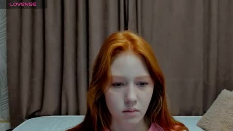 emelly_dream online show from November 19, 2024, 1:04 am