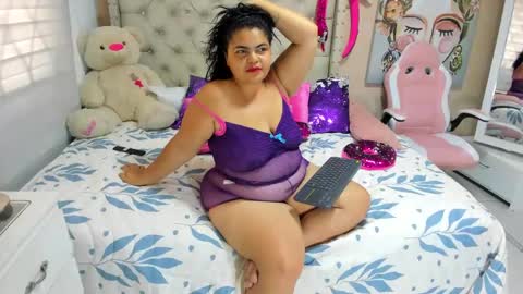 emiily_burnny26_ online show from December 25, 2024, 4:32 pm