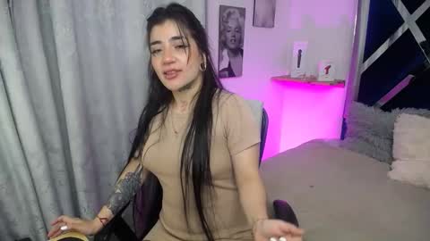 emilayton_ online show from November 11, 2024, 5:01 am