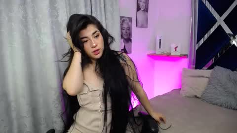 emilayton_ online show from November 16, 2024, 3:38 am