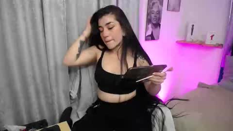 emilayton_ online show from November 21, 2024, 3:53 am