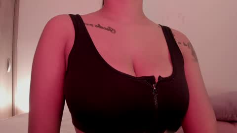 Emilia Big Boobs online show from December 30, 2024, 2:21 pm