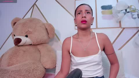 emilly_smithh online show from November 19, 2024, 5:13 am