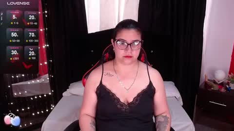 emilly_stones_ online show from November 25, 2024, 1:16 pm