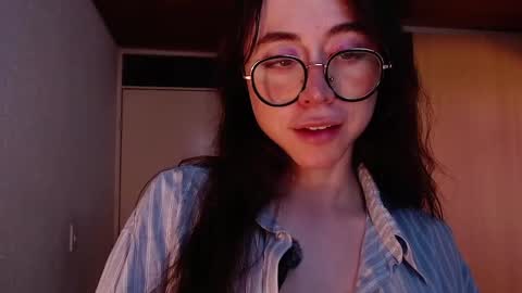 emily_pearl_ online show from November 17, 2024, 9:30 pm