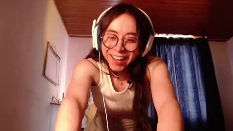 emily_pearl_ online show from December 12, 2024, 8:49 pm