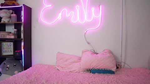 emily_smitt online show from January 14, 2025, 12:10 am