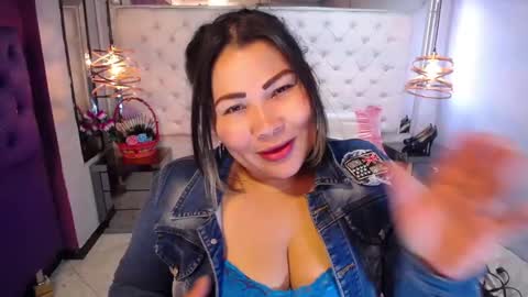 emilysander_ online show from November 29, 2024, 12:53 pm