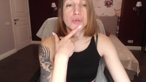 EmilyWalkers online show from December 10, 2024, 8:14 am