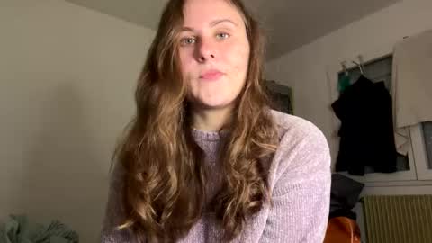 emma_just online show from December 10, 2024, 8:47 am