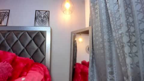 emmaa_williamss_ online show from January 13, 2025, 11:37 am