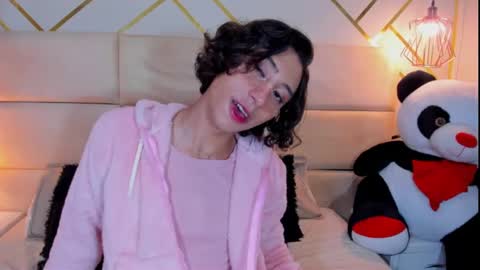 emma claus online show from December 13, 2024, 4:02 am