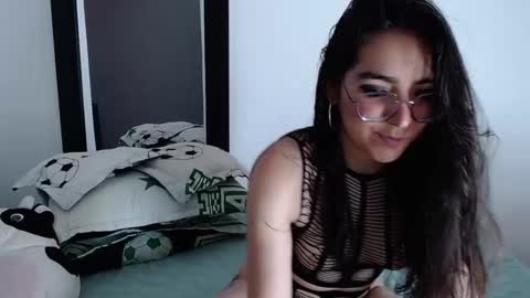 emmily_roberts online show from December 10, 2024, 4:53 pm