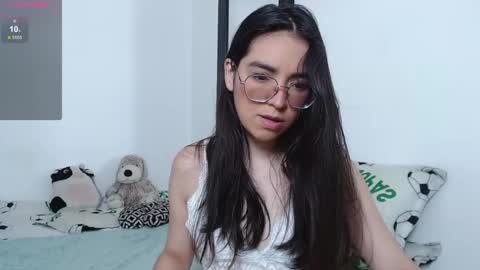 emmily_roberts online show from January 4, 2025, 4:07 pm