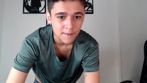 enzo__798766 online show from December 4, 2024, 2:12 pm