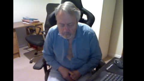 erasmus_d online show from January 5, 2025, 5:44 pm