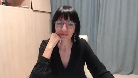 ericablack8 online show from December 9, 2024, 3:28 pm