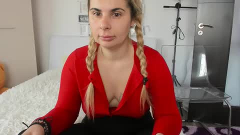 eroticsensualkitty4u online show from November 19, 2024, 9:33 am