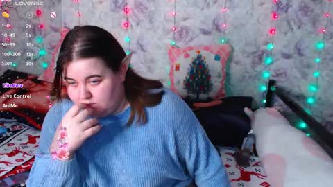 estelle_hicks online show from December 24, 2024, 4:55 pm