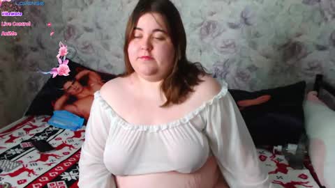 estelle_hicks online show from December 18, 2024, 6:34 pm