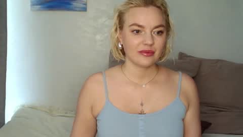 eva_mmmm online show from November 11, 2024, 5:11 am