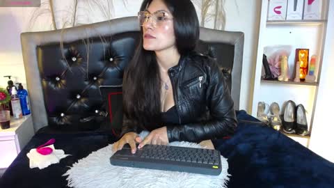 Eva Notty  online show from December 30, 2024, 2:10 pm